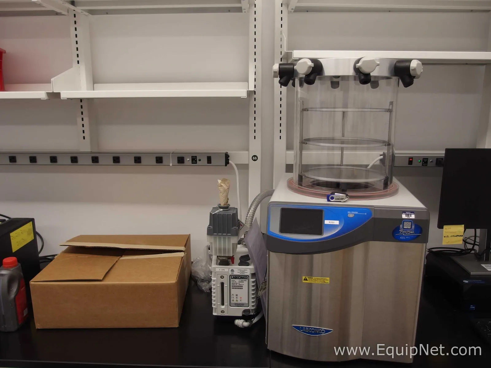 Labconco FreeZone 4.5L -50C 700401000 Benchtop Freeze Dryer with Vacuum Pump