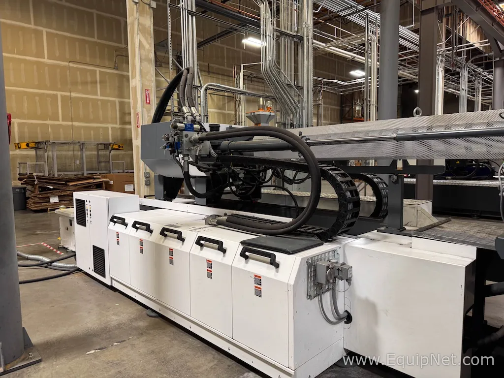 Engel t-win 8500 Injection Molder