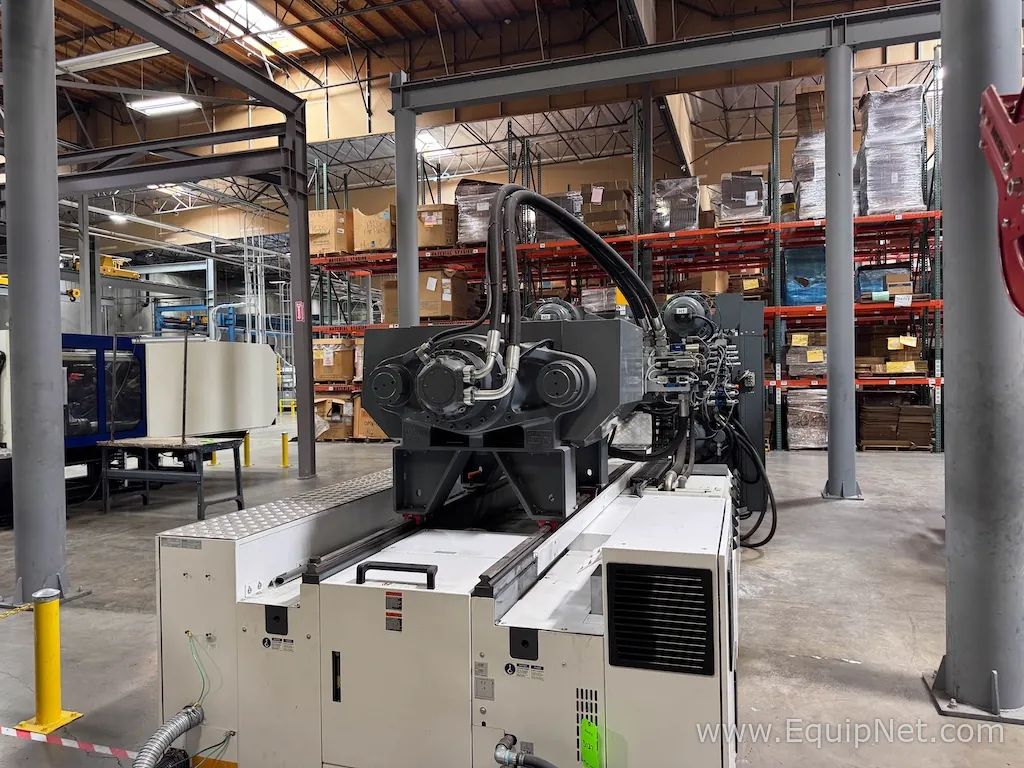 Engel t-win 8500 Injection Molder