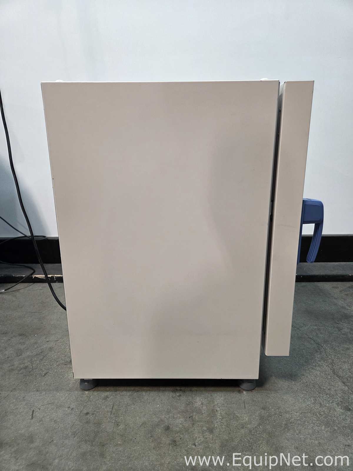 Incubadora Thermo Scientific Heratherm IGS60