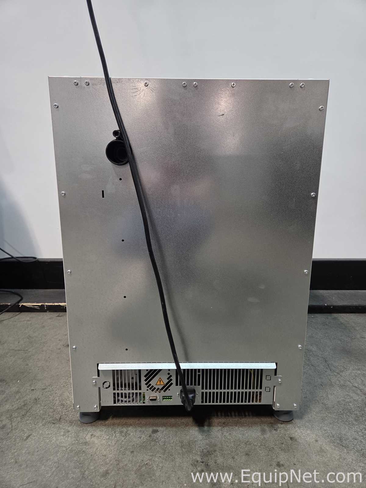 Incubadora Thermo Scientific Heratherm IGS60