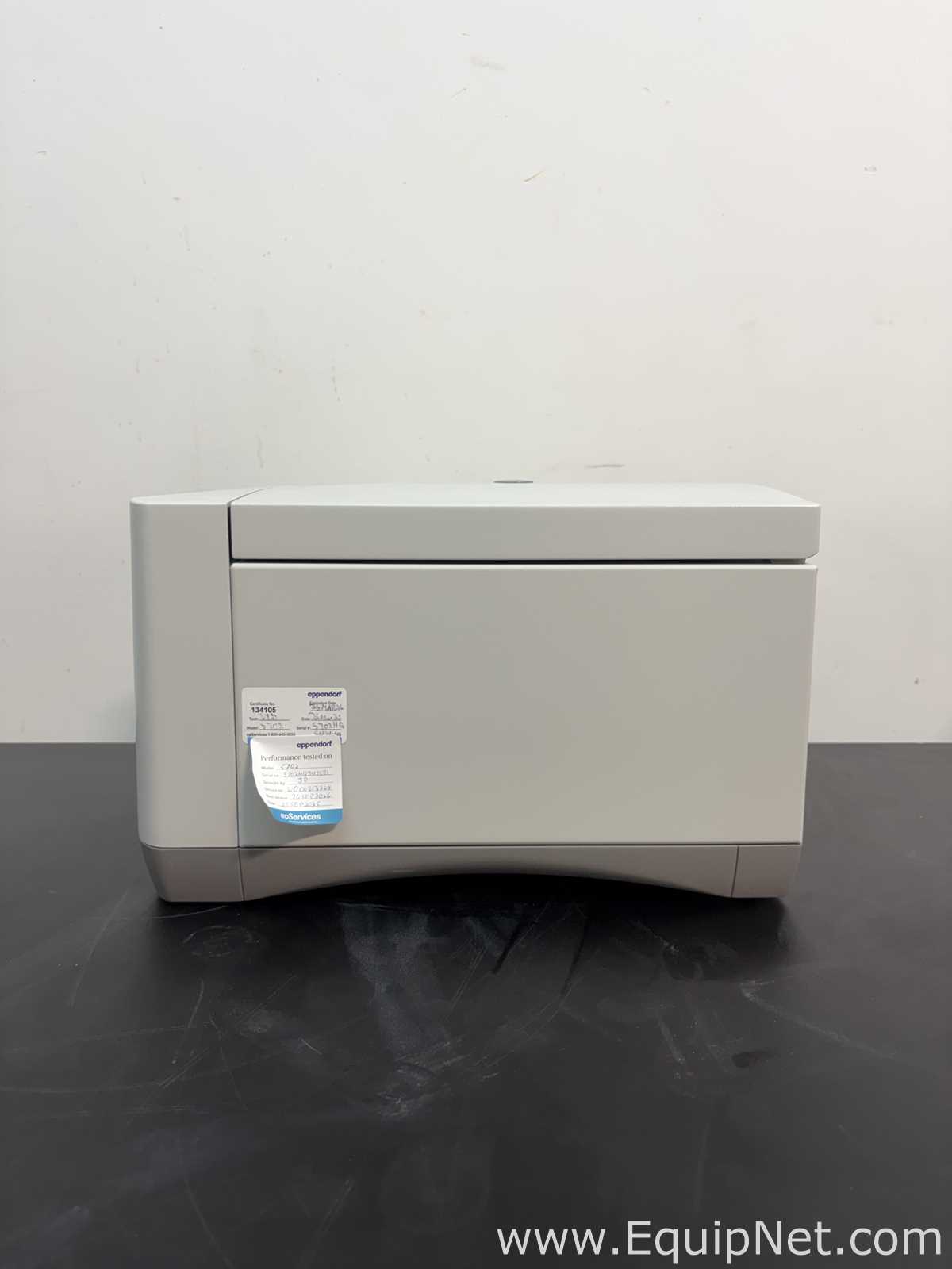 Los aus 2 Laborzentrifuge Eppendorf 5702