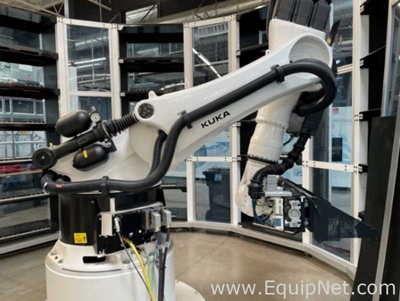 Brazo de Robot de 6 Ejes marca Kuka modelo KR510R3080 con Unidad de Control marca Kuka modelo KR C4