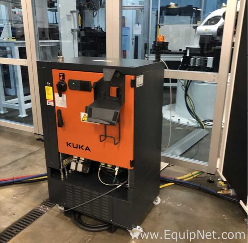 Brazo de Robot de 6 Ejes marca Kuka modelo KR510R3080 con Unidad de Control marca Kuka modelo KR C4
