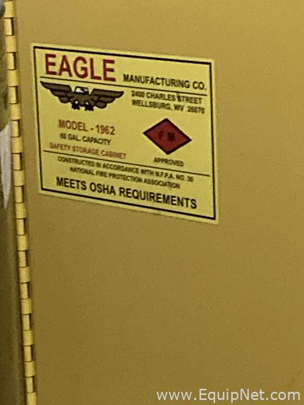 Gabinete de Almacenamiento de Inflamables Eagle Manufacturing Co Requisitos de aire 60 GALS.  60 Galones