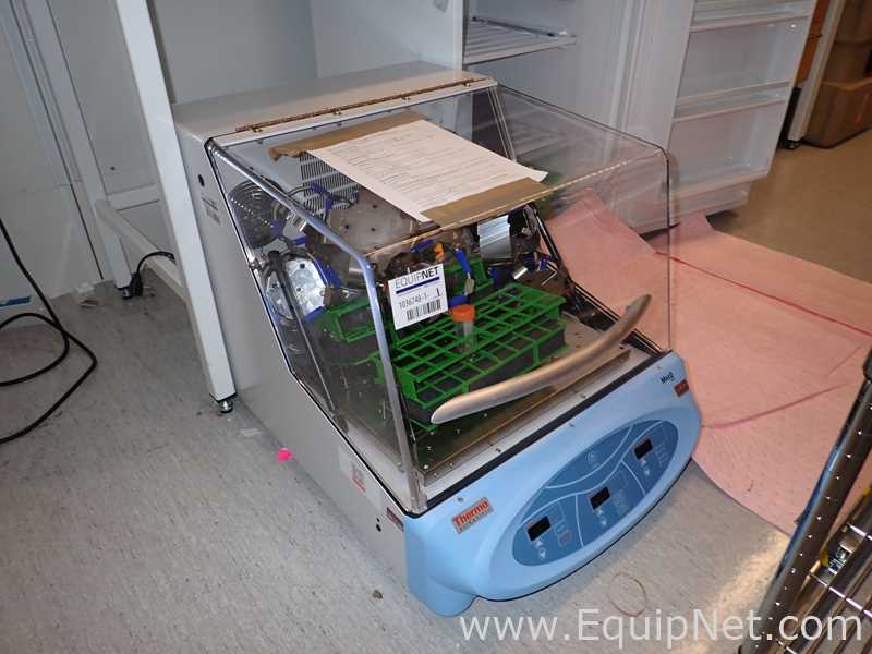 Thermo Scientific MaxQ 4000 Incubator Shaker