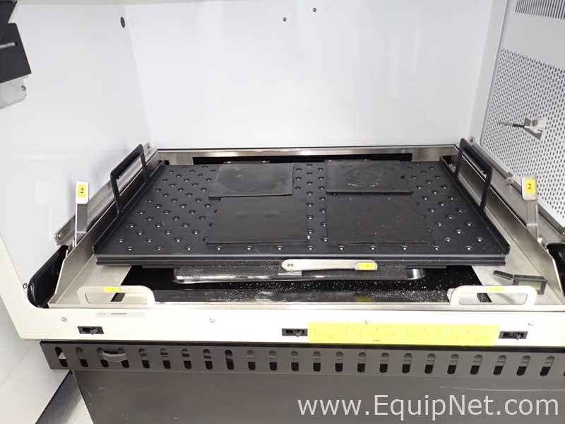New Brunswick Scientific Innova 44 Incubator Shaker