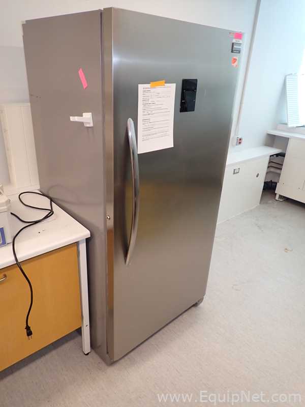 Frigidaire FGVU21F8QFC Refrigerator