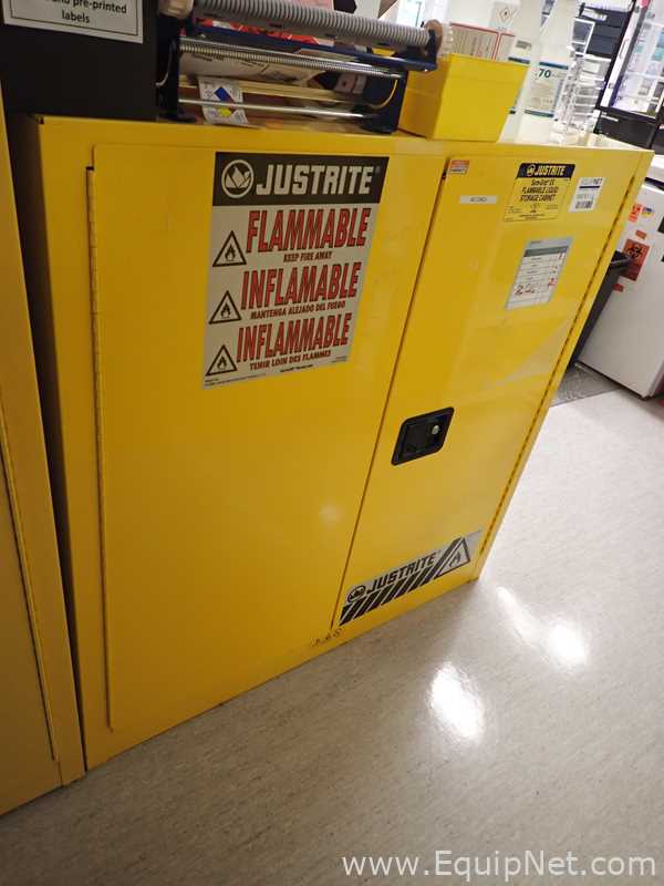 Armário de Armazenamento para Inflamáveis JustRite Requisitos de Ar 30 GALS