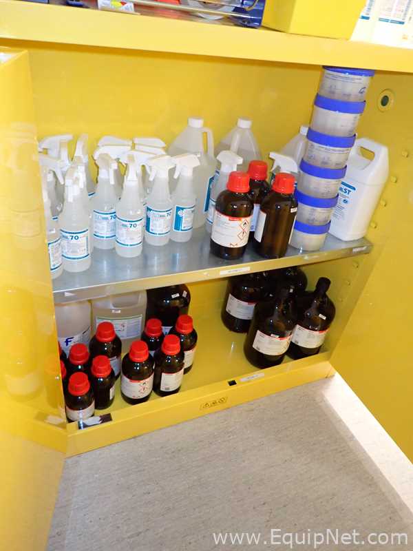 Armário de Armazenamento para Inflamáveis JustRite Requisitos de Ar 30 GALS