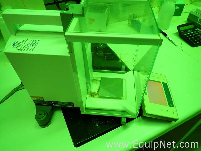 Mettler Toledo XS225DU Dual Range Balance