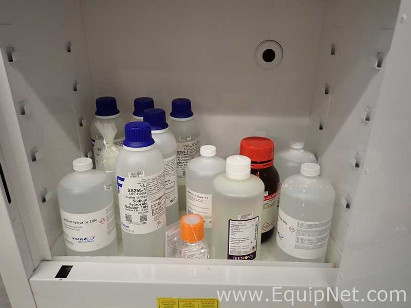 lote de  2 Armários de Armazenamento para Inflamáveis JustRite Requisitos de Ar 7 GALS