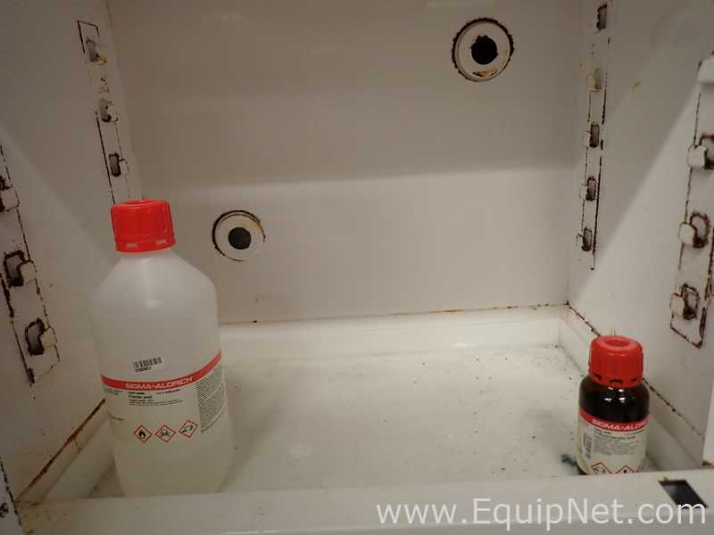 lote de  2 Armários de Armazenamento para Inflamáveis JustRite Requisitos de Ar 7 GALS