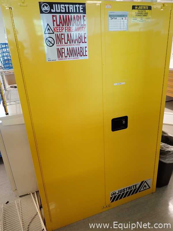 Armário de Armazenamento para Inflamáveis JustRite Requisitos de Ar 60 GALS.  60 Galão