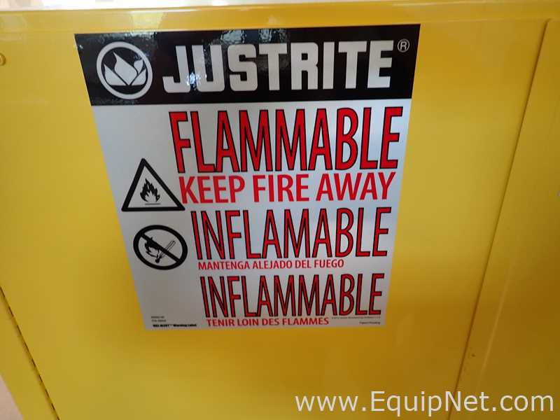 Armário de Armazenamento para Inflamáveis JustRite Requisitos de Ar 60 GALS.  60 Galão