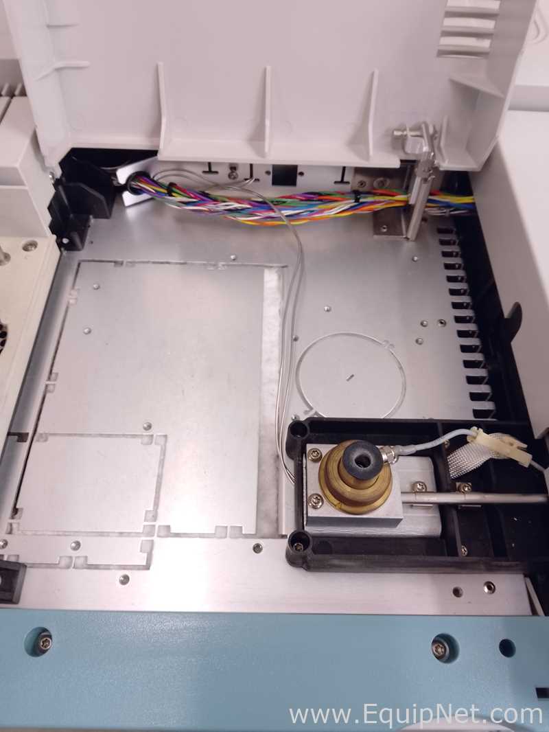 Hewlett Packard HP 6890 Series Gas Chromatograph