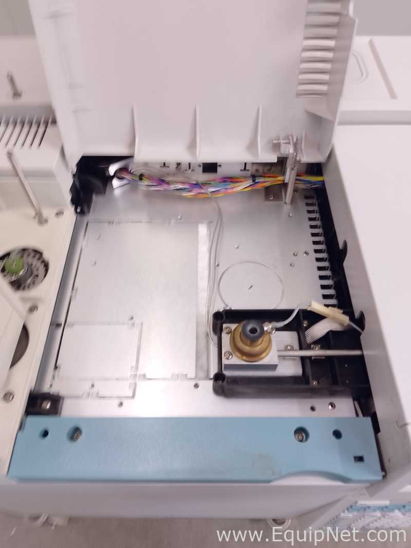 Hewlett Packard HP 6890 Series Gas Chromatograph