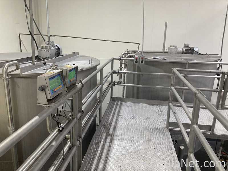 Approximately 3200 Gallon Stainless Steel Mixing Tank
