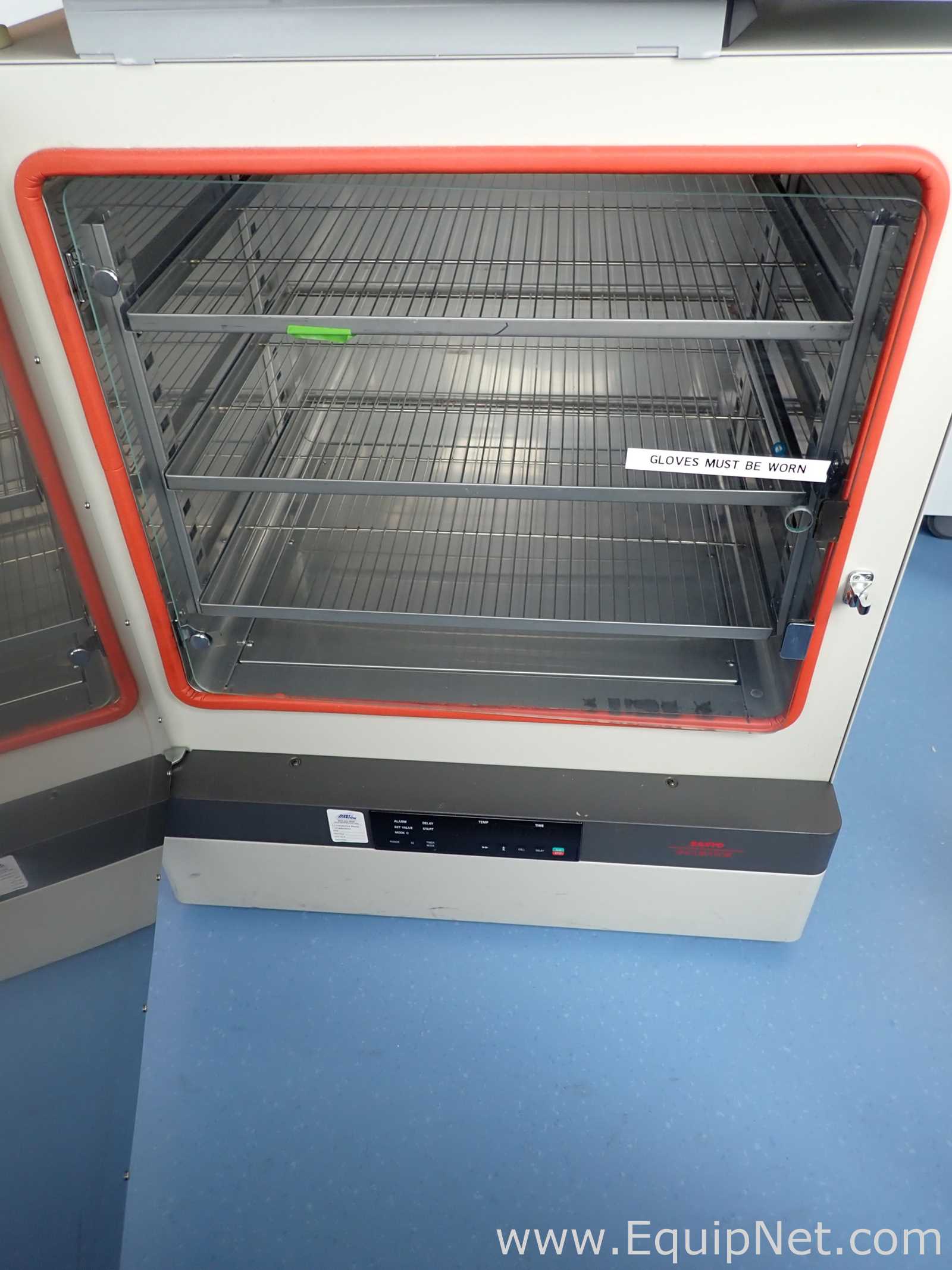 Sanyo MIR-262 Incubator