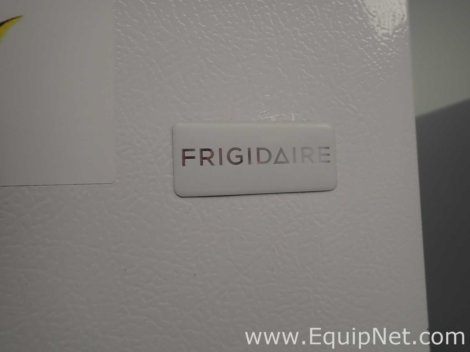 Congelador Frigidaire FFFU21M1QWF