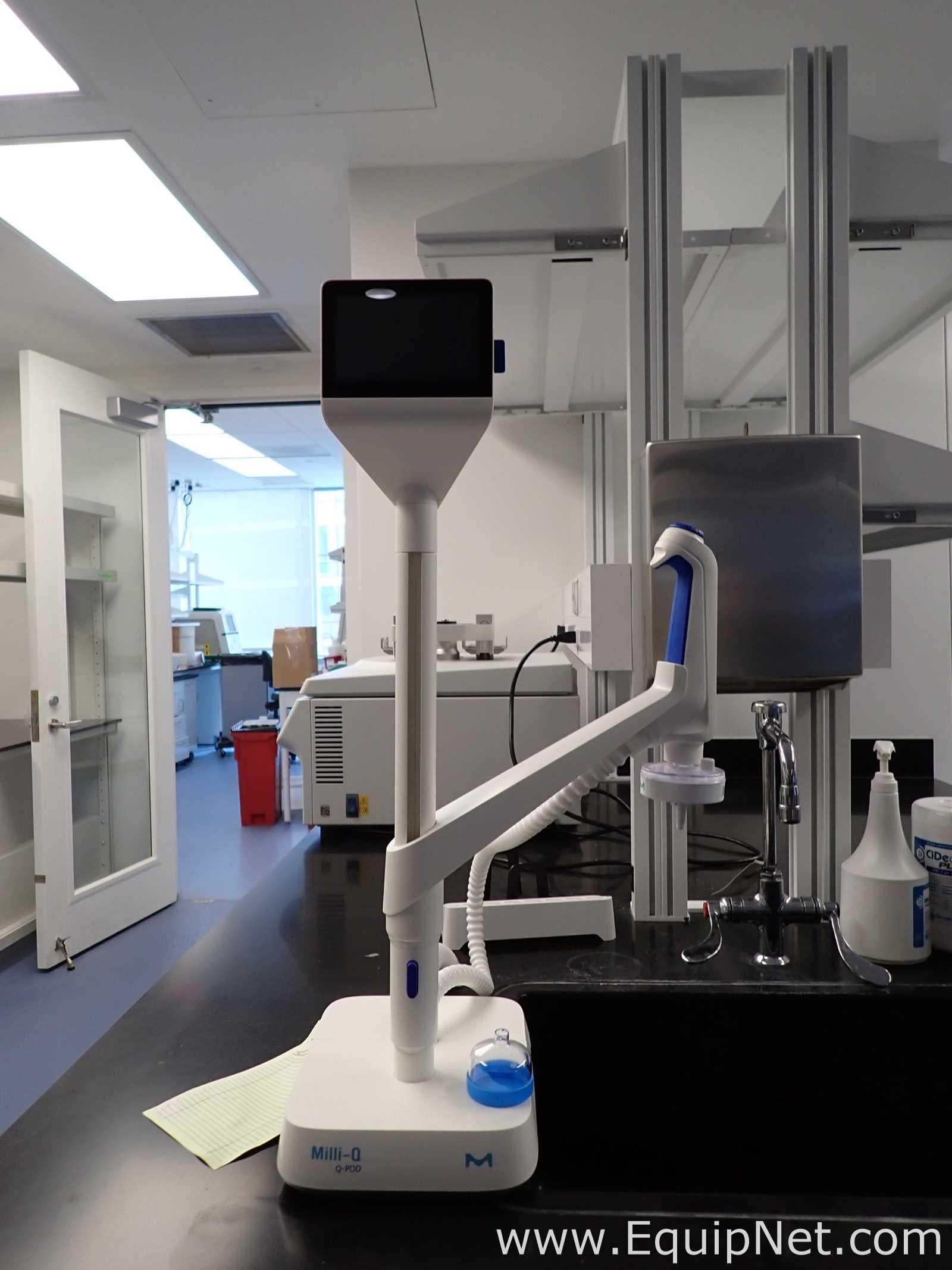 MilliporeSigma Milli-Q IQ 7000 Water Purification System with Q-POD Dispenser