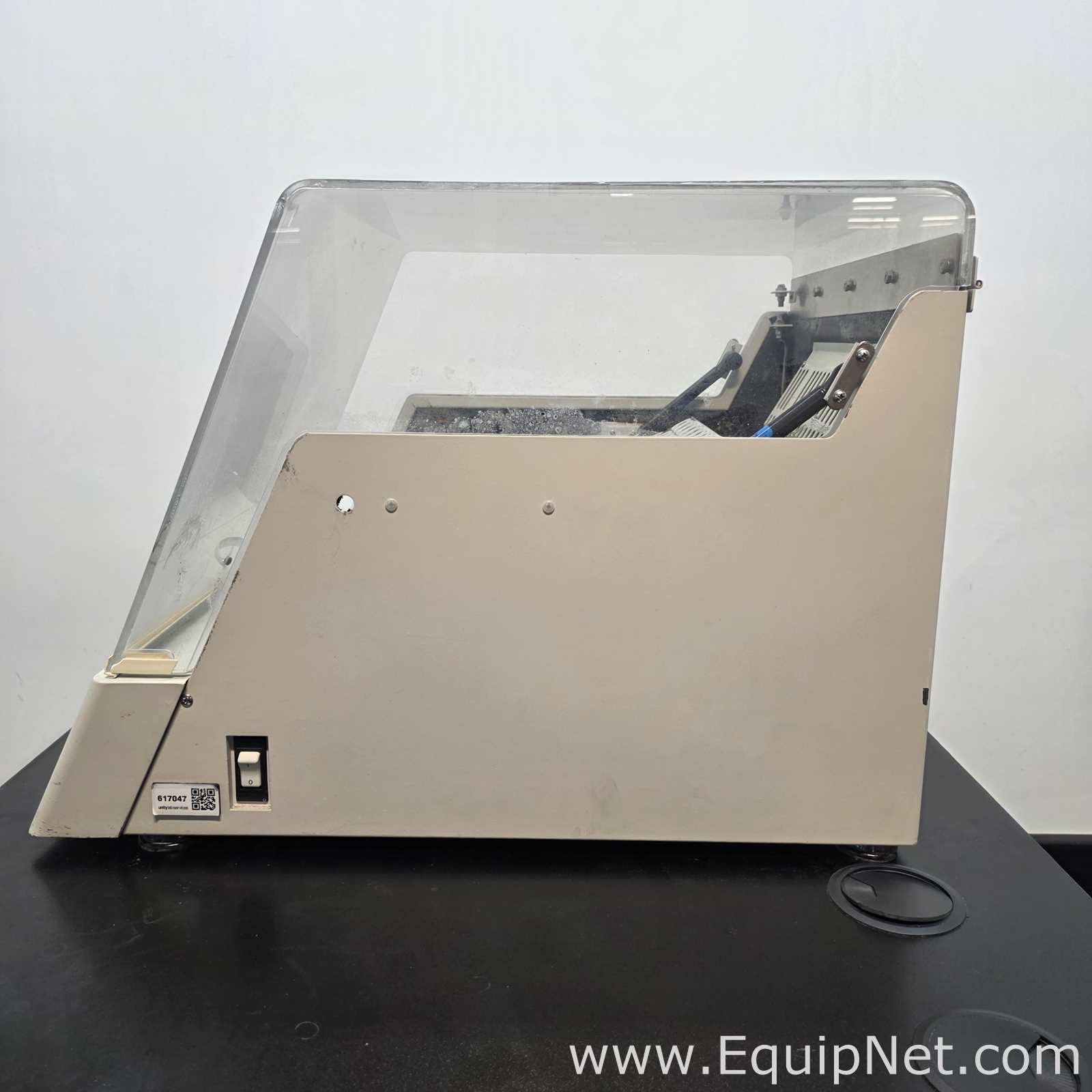 New Brunswick Scientific Innova 4000 incubator Shaker