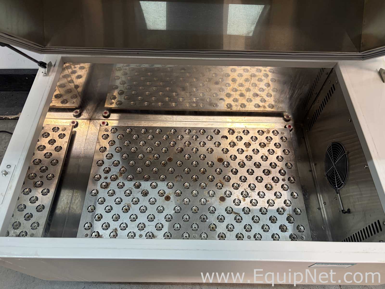 New Brunswick INNOVA 4330 Refrigerated Incubator Shaker