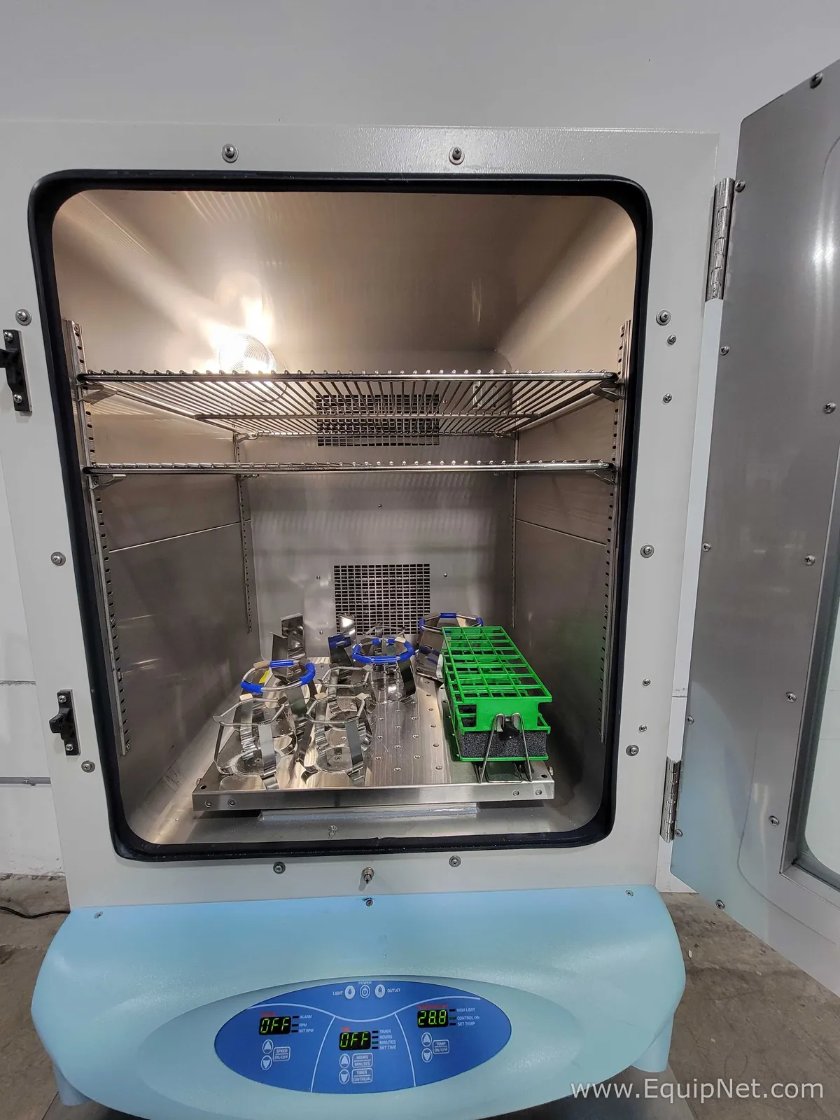 Thermo Scientific SHKE6000-7 Incubated and Refrigerated Floor Shaker