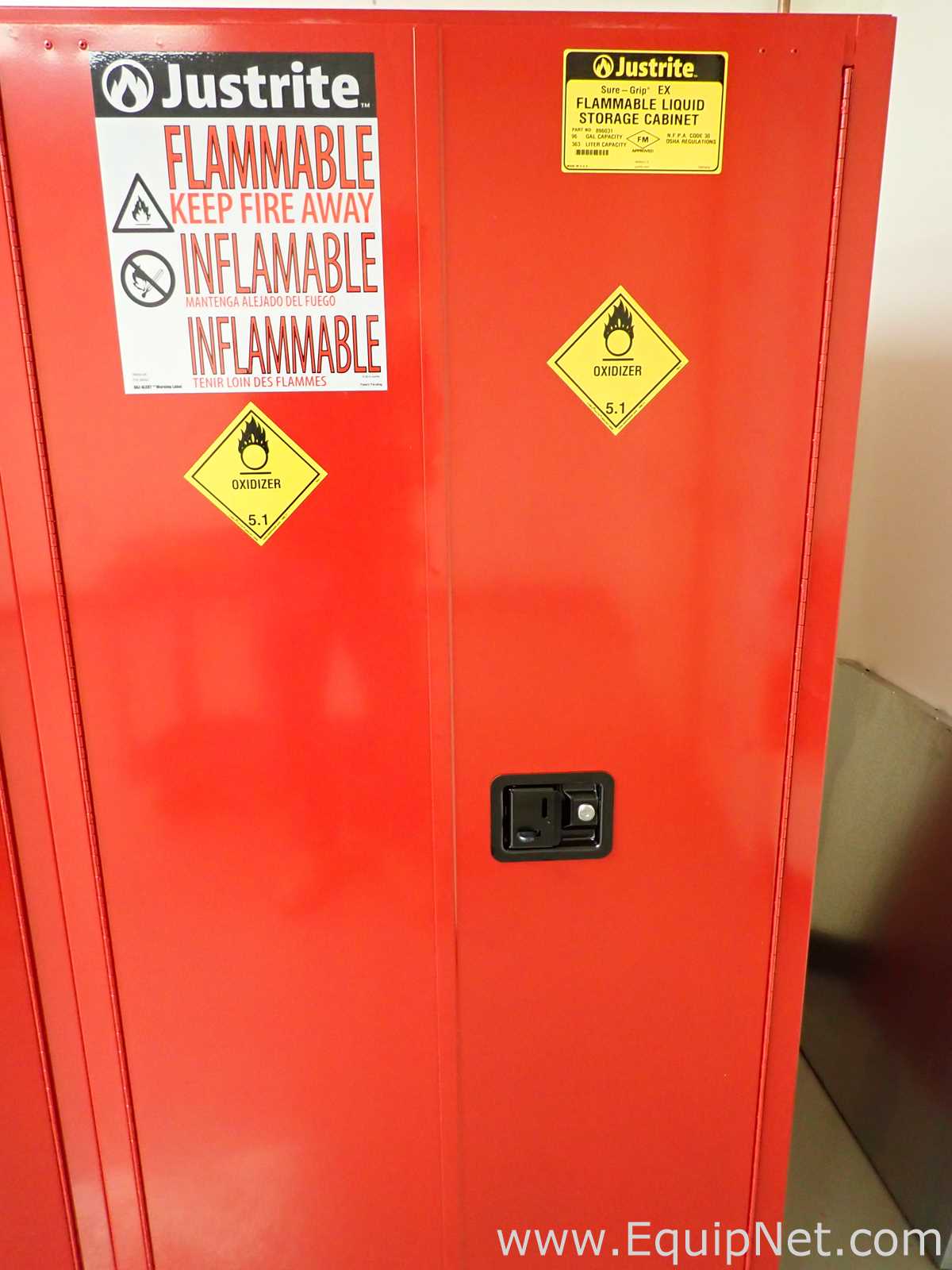 Gabinete de Almacenamiento de Inflamables JustRite Requisitos de aire 96 GALS.  96 Galones