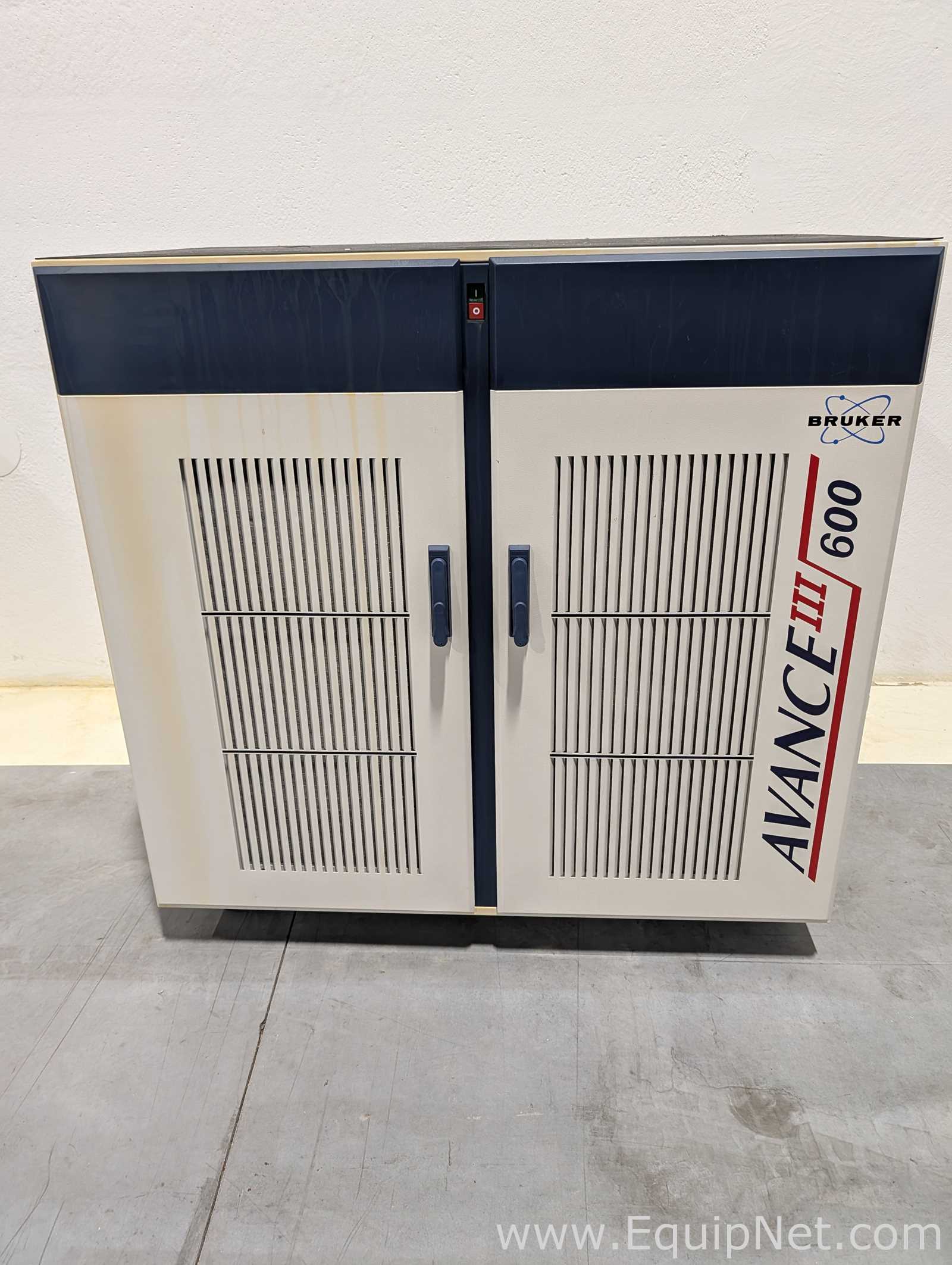Bruker Avance III 600 NMR Spectrometer Electronic Console Cabinet