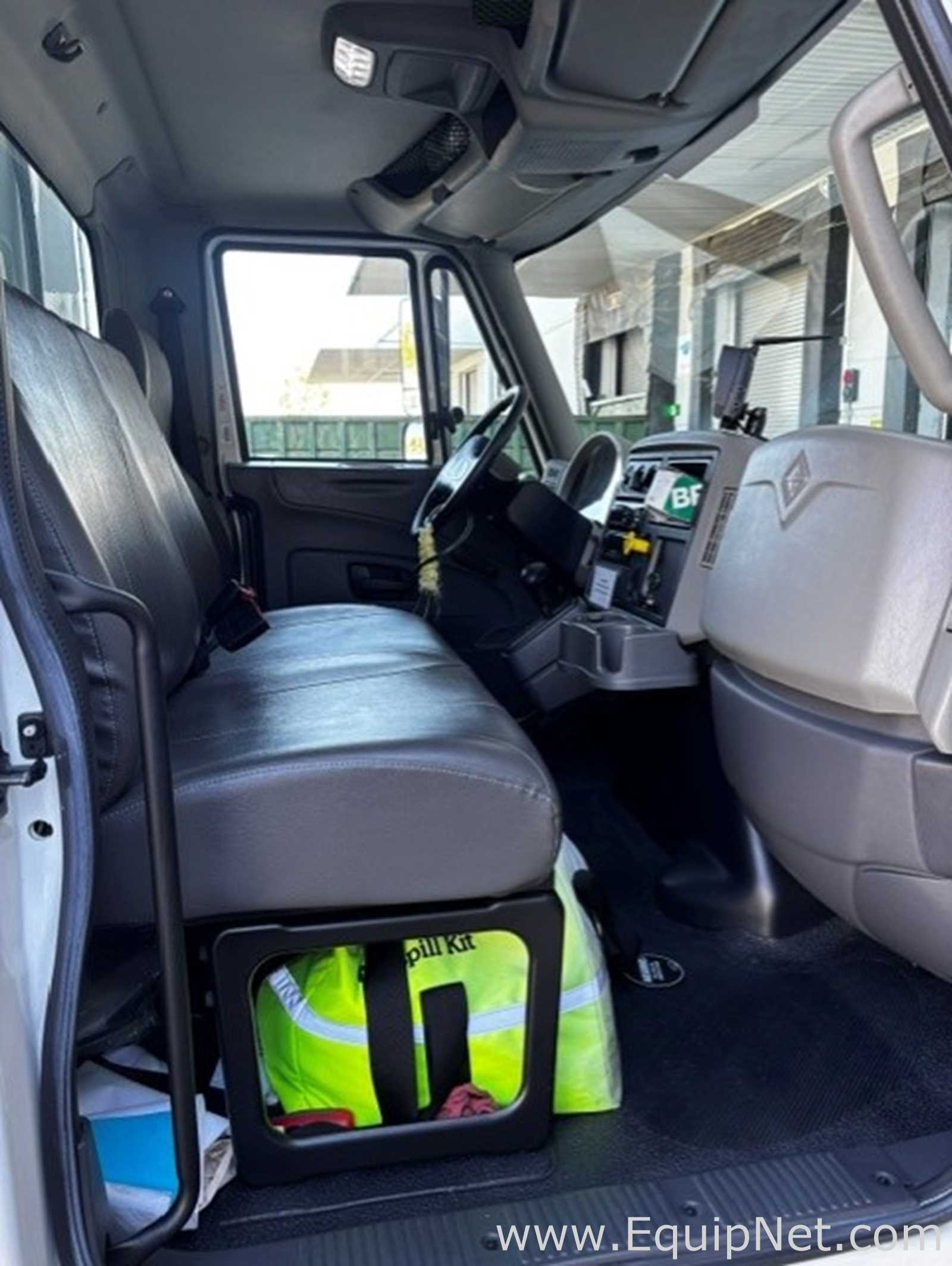 2016 International Refrigerated Box Truck with Lift Gate