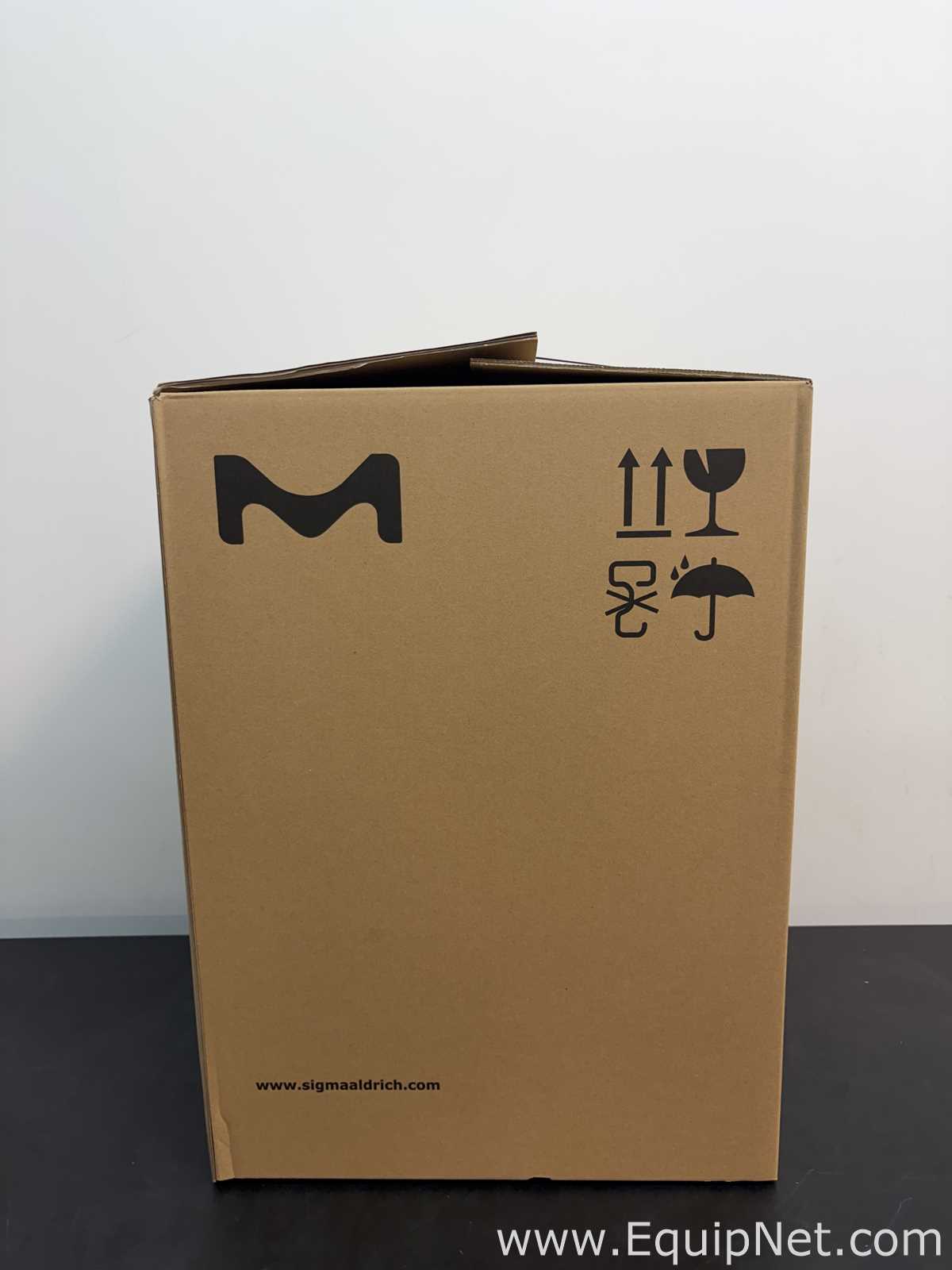 Unused Millipore Milli-Q IQ 7000 Laboratory Water Purification System With Accessories