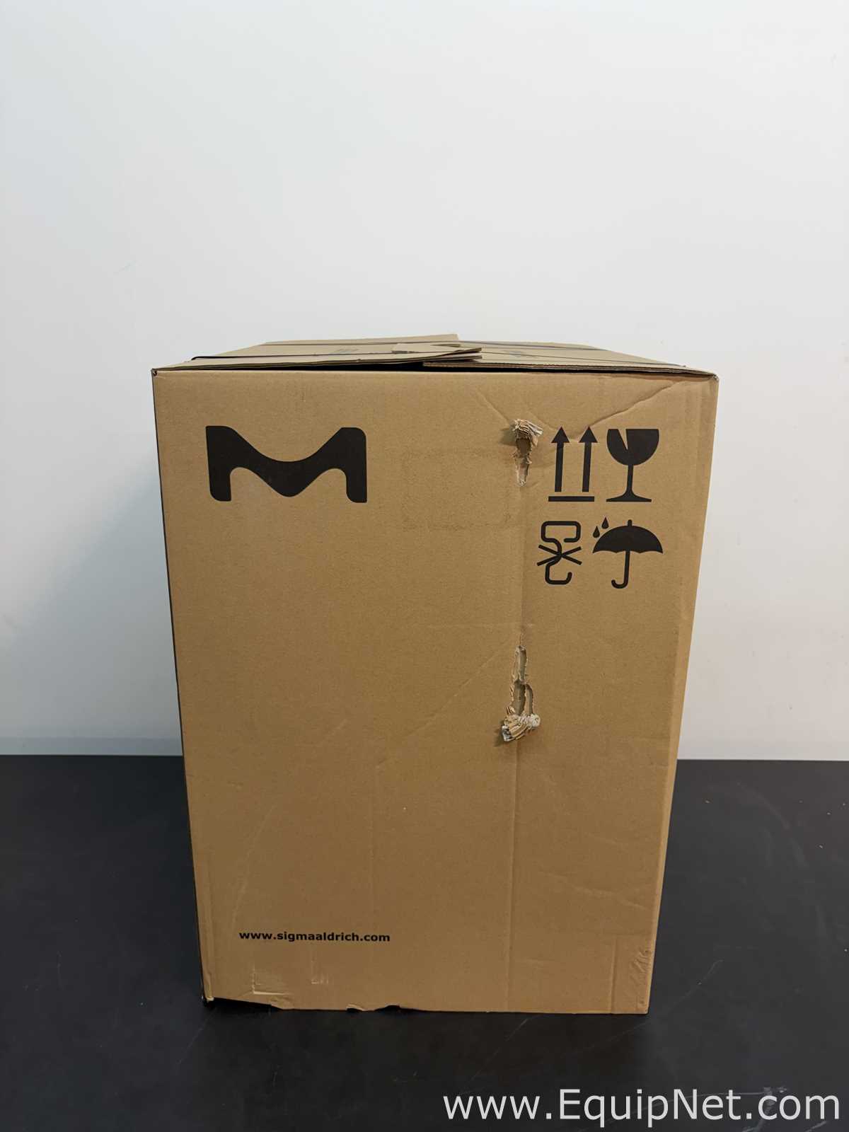 Unused Millipore Milli-Q IQ 7000 Laboratory Water Purification System With Accessories