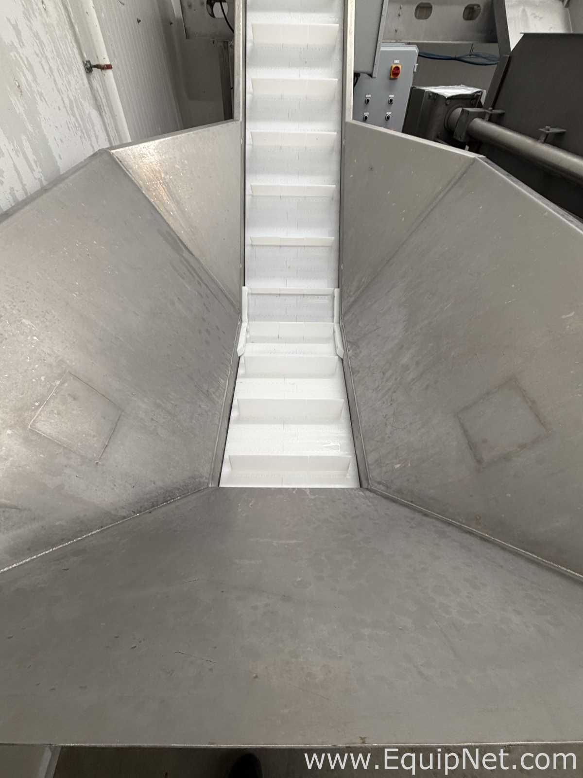 Flighted Incline Conveyor with Hopper