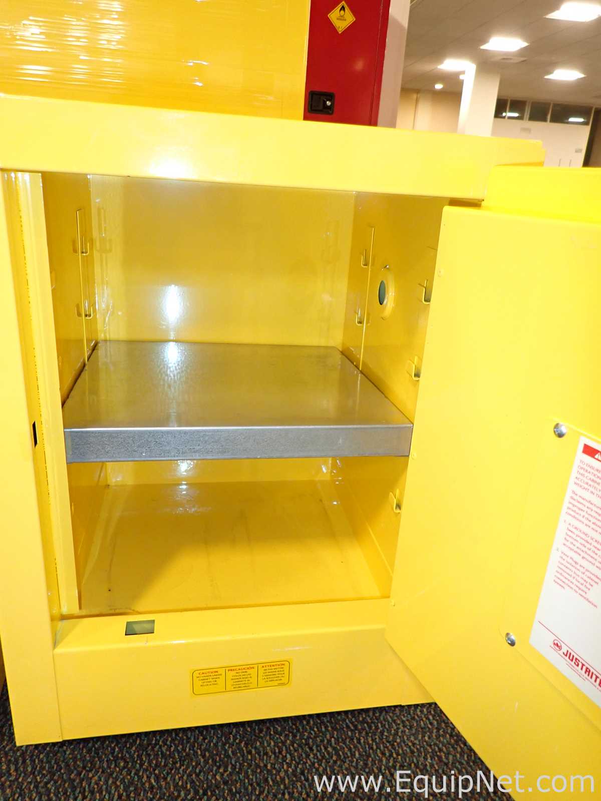 Lote de 2 Gabinetes de Almacenamiento de Inflamables JustRite Requisitos de aire 4 GALS.  4 Galones