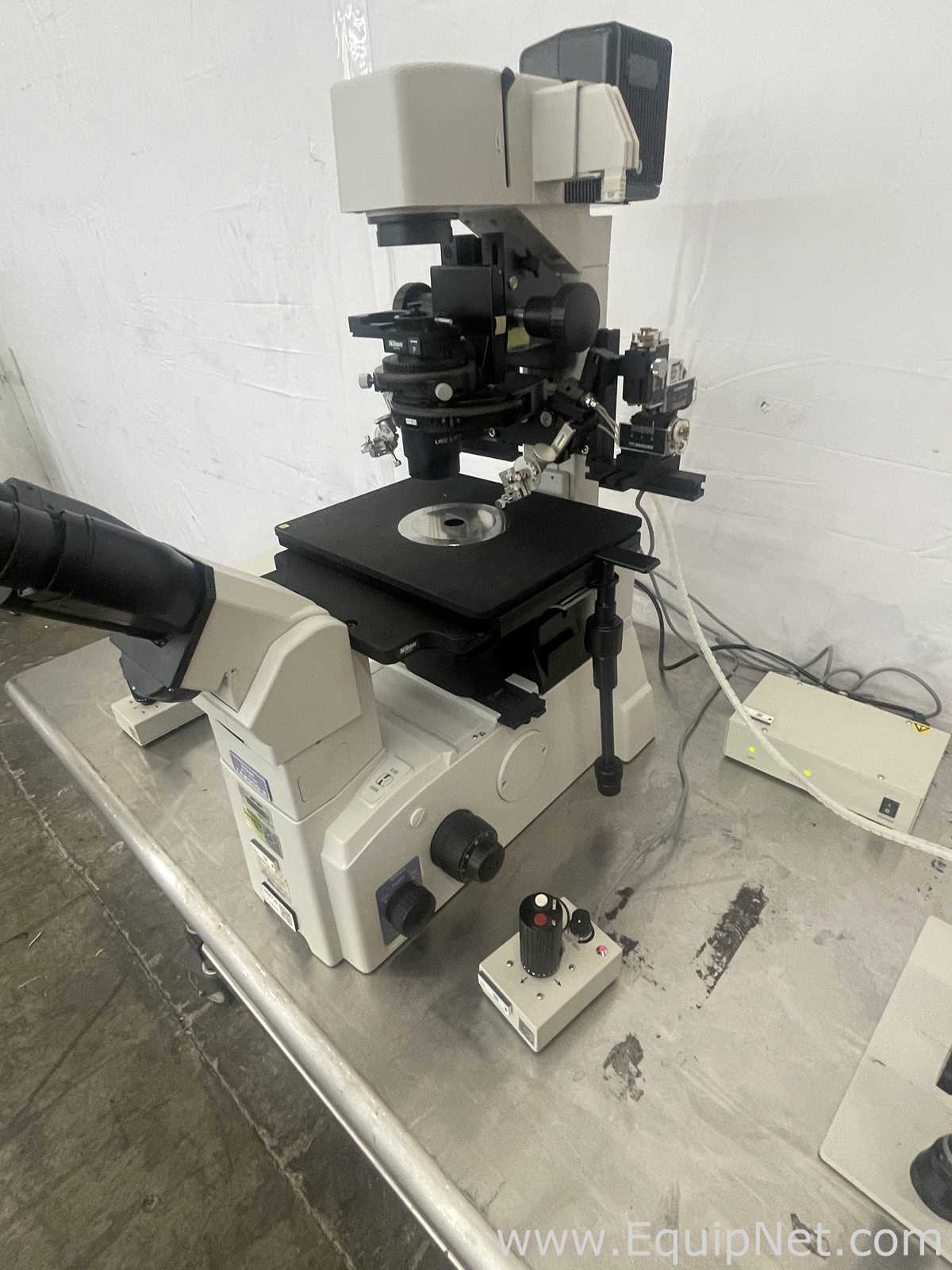 Nikon Eclipse TE2000-S Microscope With 4,10,20, and 40x Objectives