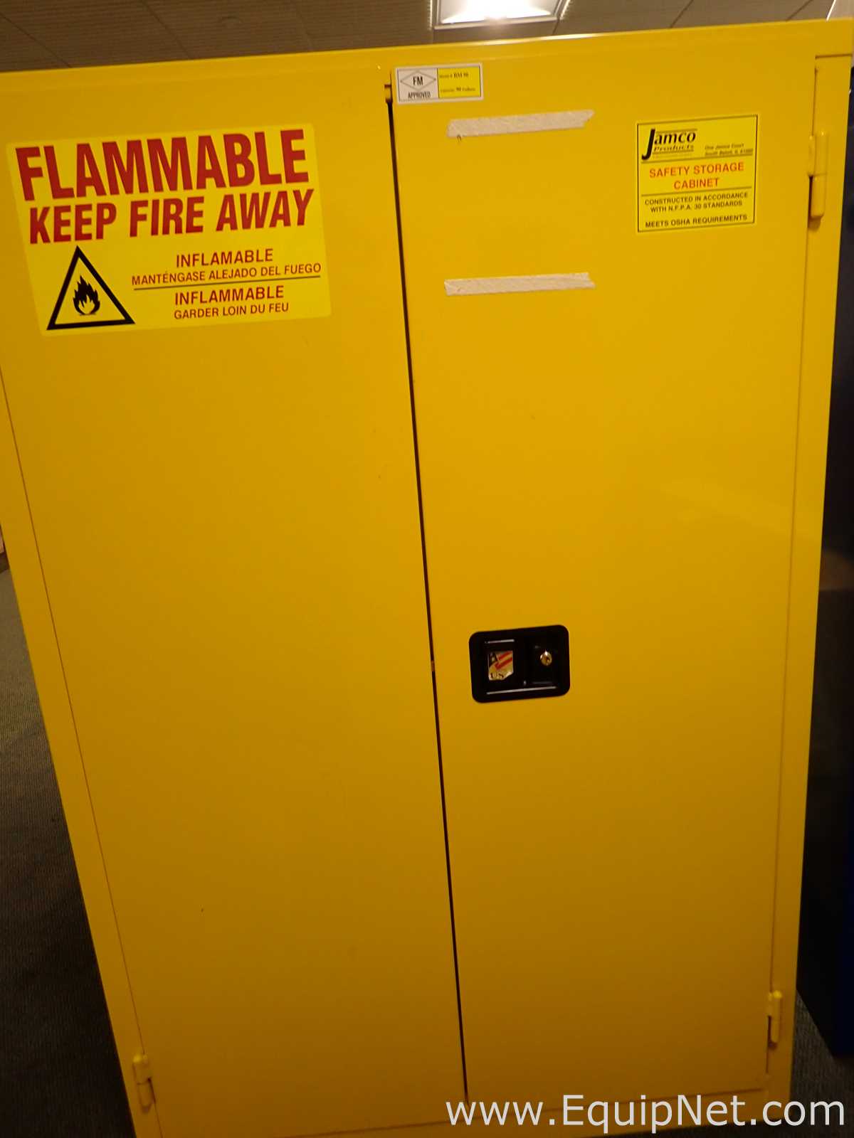 Armário de Armazenamento para Inflamáveis Jamco Requisitos de Ar 90 GALS.  90 Galão