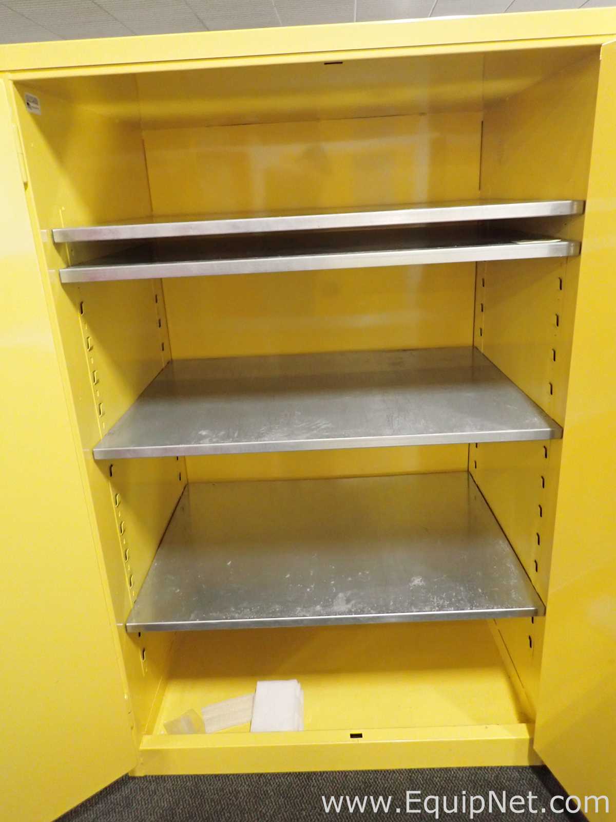 Armário de Armazenamento para Inflamáveis Jamco Requisitos de Ar 90 GALS.  90 Galão