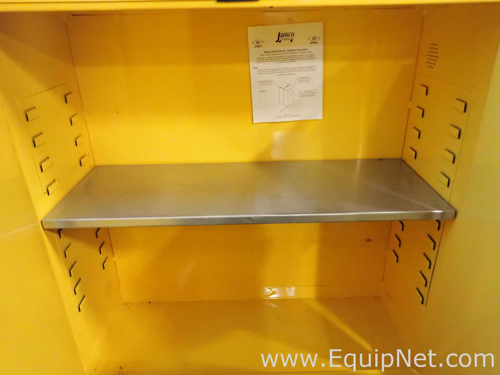 Armário de Armazenamento para Inflamáveis Jamco Requisitos de Ar 30 GALS.  30 Galão